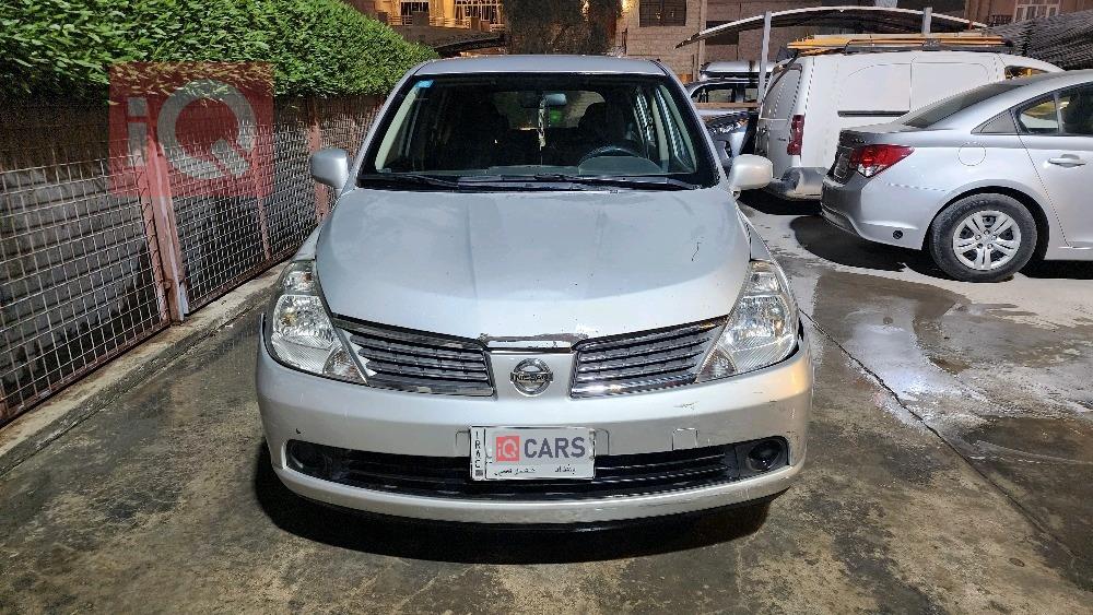 نيسان فيرسا